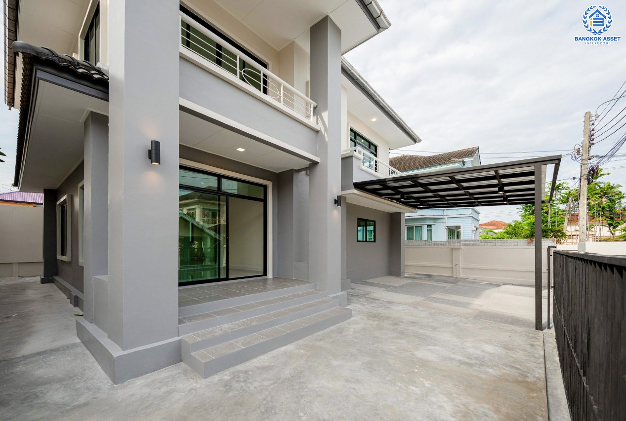 บ้านมือสองตกแต่งใหม่ โครงการ วรารมย์ เพชรเกษม81 แบรนด์ Q.House รองรับทุกความสุขใกล้ส่วนกลาง เนื้อที่ 64.1 ตร.ว. ฟังก์ชัน 4 ห้องนอน 3 ห้องน้ำ 1 ห้องอเนกประสงค์ จอดรถได้ 2 คัน บนทำเลใกล้ The Mall บางแค และเชื่อมต่อ ถนนกาญจนาฯ ถนนบางบอน และถนนพุทธมณฑลสาย4